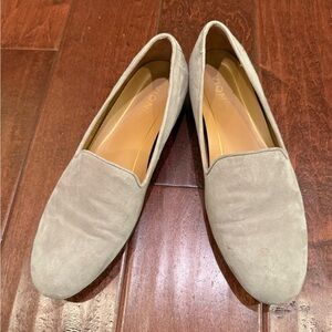 Vionic Women’s Sz 8 Suede Slip On Loafer.  Preowned.